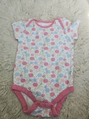 5/20$ George Pink & Blue Floral Short Sleeve Bodysuit 3-6M🩷